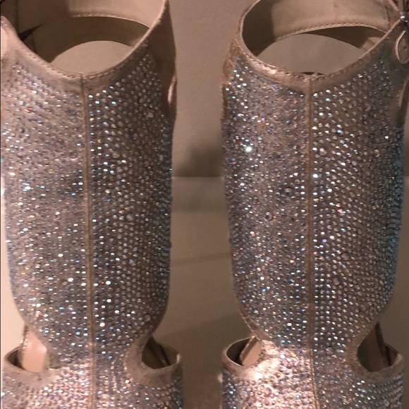 Betsey Johnson Blue - Crepe in Champagne - Picture 4 of 8